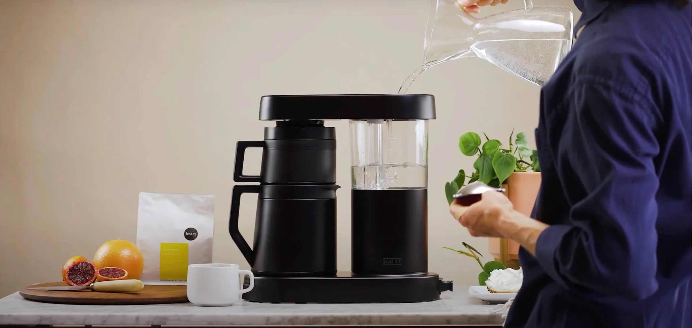 Load video: ratio six coffee machine